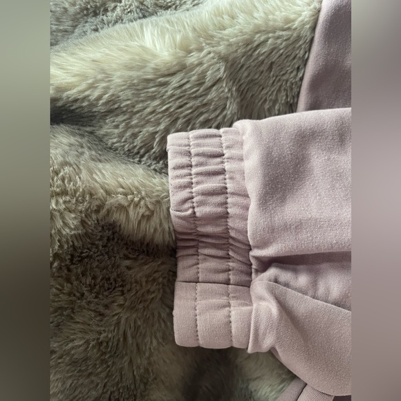 L Puma Joggers - Picture 3 of 3